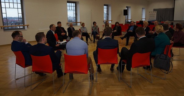 Sesja dyskusyjna podczas jednej z  konferencji regionalnych. Toruń, marzec 2016 r.